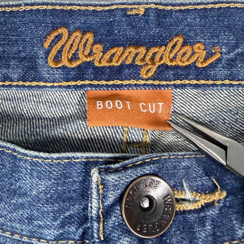 Wrangler Retro Boot Cut Jeans Mens 36x32 Medium Wash Blue Denim WRT20TB - Picture 4 of 12